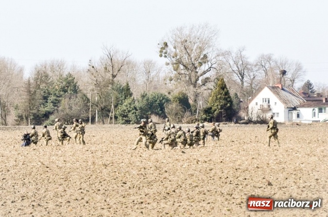 Zdjęcie w galerii na portalu naszraciborz.pl: Polska armia ćwiczy w starych Nieboczowach wiadomości z regionu