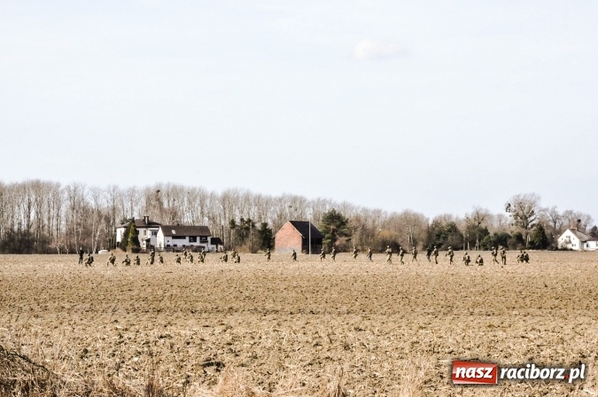 Zdjęcie w galerii na portalu naszraciborz.pl: Polska armia ćwiczy w starych Nieboczowach wiadomości z regionu