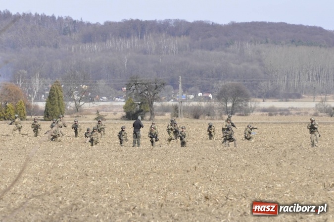 Zdjęcie w galerii na portalu naszraciborz.pl: Polska armia ćwiczy w starych Nieboczowach wiadomości z regionu