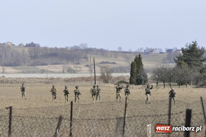 Zdjęcie w galerii na portalu naszraciborz.pl: Polska armia ćwiczy w starych Nieboczowach wiadomości z regionu
