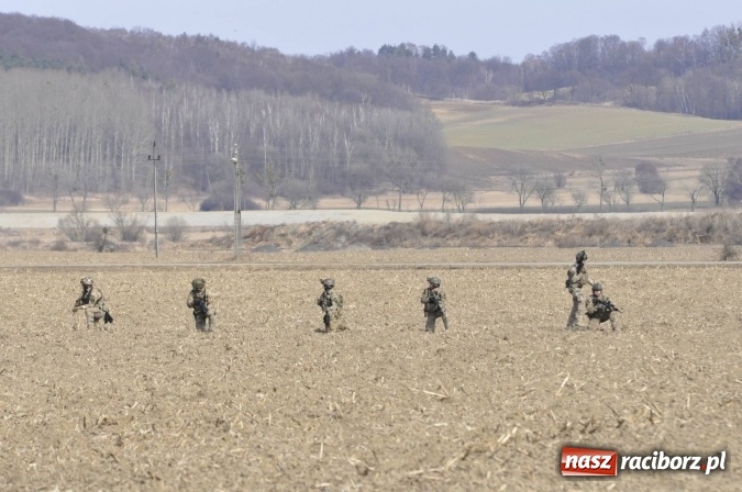 Zdjęcie w galerii na portalu naszraciborz.pl: Polska armia ćwiczy w starych Nieboczowach wiadomości z regionu