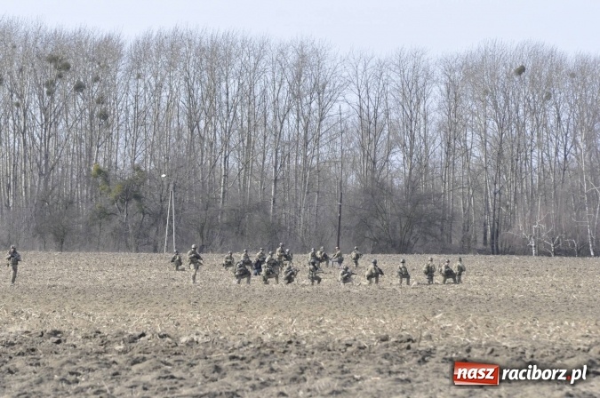 Zdjęcie w galerii na portalu naszraciborz.pl: Polska armia ćwiczy w starych Nieboczowach wiadomości z regionu