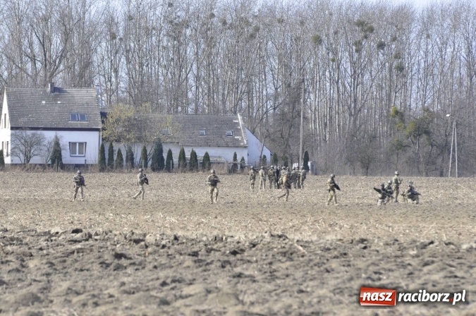 Zdjęcie w galerii na portalu naszraciborz.pl: Polska armia ćwiczy w starych Nieboczowach wiadomości z regionu