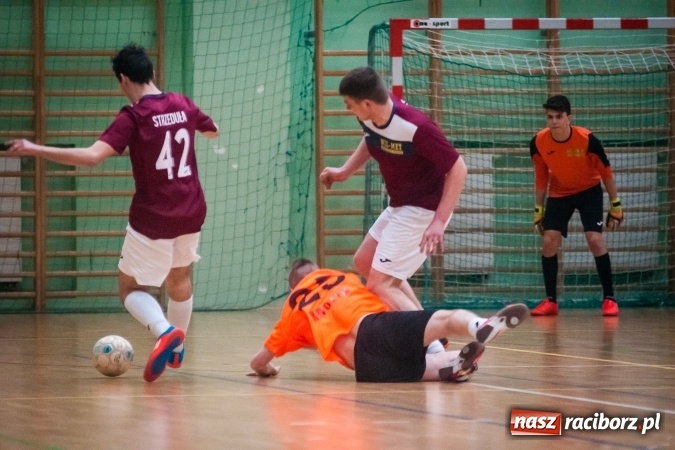 Zdjęcie w galerii na portalu naszraciborz.pl: Willa Wiktoria Brenna nie sprostała Galaktic Football. Zakończenie XVI edycji Halowej Ligi Piłki Nożnej wiadomości z regionu