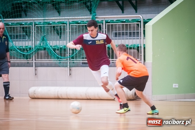 Zdjęcie w galerii na portalu naszraciborz.pl: Willa Wiktoria Brenna nie sprostała Galaktic Football. Zakończenie XVI edycji Halowej Ligi Piłki Nożnej wiadomości z regionu