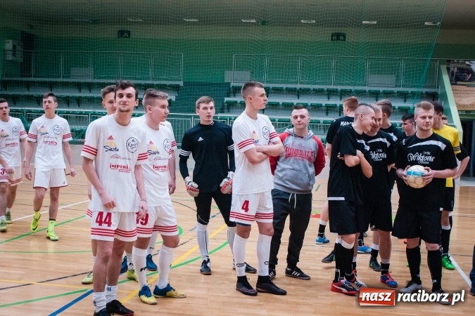 Zdjęcie w galerii na portalu naszraciborz.pl: Willa Wiktoria Brenna nie sprostała Galaktic Football. Zakończenie XVI edycji Halowej Ligi Piłki Nożnej wiadomości z regionu