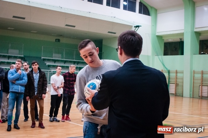 Zdjęcie w galerii na portalu naszraciborz.pl: Willa Wiktoria Brenna nie sprostała Galaktic Football. Zakończenie XVI edycji Halowej Ligi Piłki Nożnej wiadomości z regionu