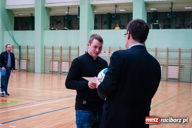 Zdjęcie w galerii na portalu naszraciborz.pl: Willa Wiktoria Brenna nie sprostała Galaktic Football. Zakończenie XVI edycji Halowej Ligi Piłki Nożnej wiadomości z regionu