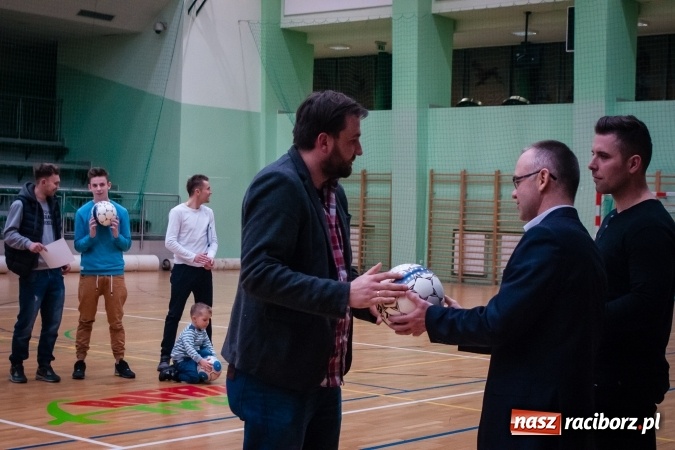 Zdjęcie w galerii na portalu naszraciborz.pl: Willa Wiktoria Brenna nie sprostała Galaktic Football. Zakończenie XVI edycji Halowej Ligi Piłki Nożnej wiadomości z regionu