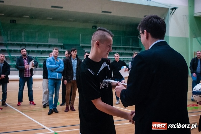 Zdjęcie w galerii na portalu naszraciborz.pl: Willa Wiktoria Brenna nie sprostała Galaktic Football. Zakończenie XVI edycji Halowej Ligi Piłki Nożnej wiadomości z regionu