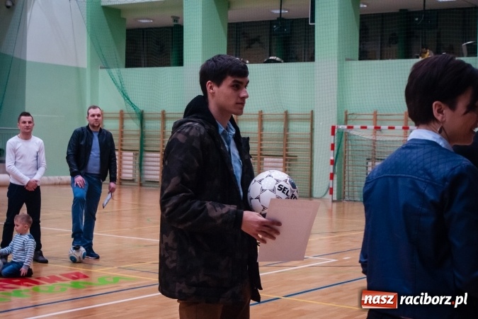 Zdjęcie w galerii na portalu naszraciborz.pl: Willa Wiktoria Brenna nie sprostała Galaktic Football. Zakończenie XVI edycji Halowej Ligi Piłki Nożnej wiadomości z regionu