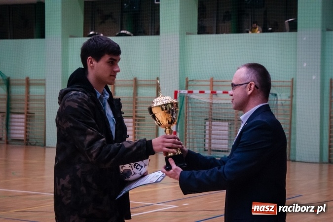 Zdjęcie w galerii na portalu naszraciborz.pl: Willa Wiktoria Brenna nie sprostała Galaktic Football. Zakończenie XVI edycji Halowej Ligi Piłki Nożnej wiadomości z regionu