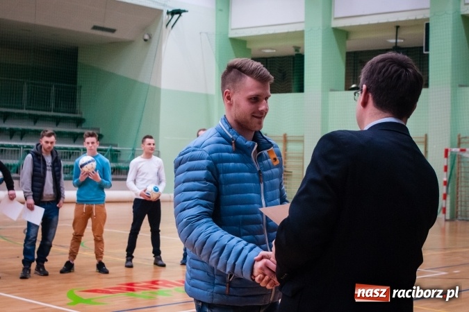 Zdjęcie w galerii na portalu naszraciborz.pl: Willa Wiktoria Brenna nie sprostała Galaktic Football. Zakończenie XVI edycji Halowej Ligi Piłki Nożnej wiadomości z regionu