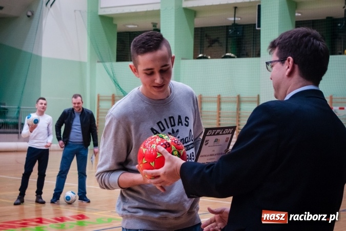 Zdjęcie w galerii na portalu naszraciborz.pl: Willa Wiktoria Brenna nie sprostała Galaktic Football. Zakończenie XVI edycji Halowej Ligi Piłki Nożnej wiadomości z regionu