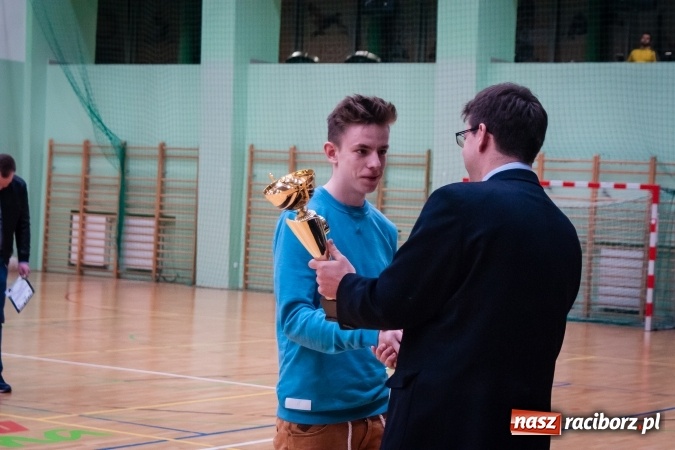 Zdjęcie w galerii na portalu naszraciborz.pl: Willa Wiktoria Brenna nie sprostała Galaktic Football. Zakończenie XVI edycji Halowej Ligi Piłki Nożnej wiadomości z regionu