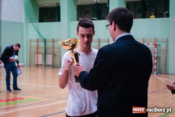 Zdjęcie w galerii na portalu naszraciborz.pl: Willa Wiktoria Brenna nie sprostała Galaktic Football. Zakończenie XVI edycji Halowej Ligi Piłki Nożnej wiadomości z regionu