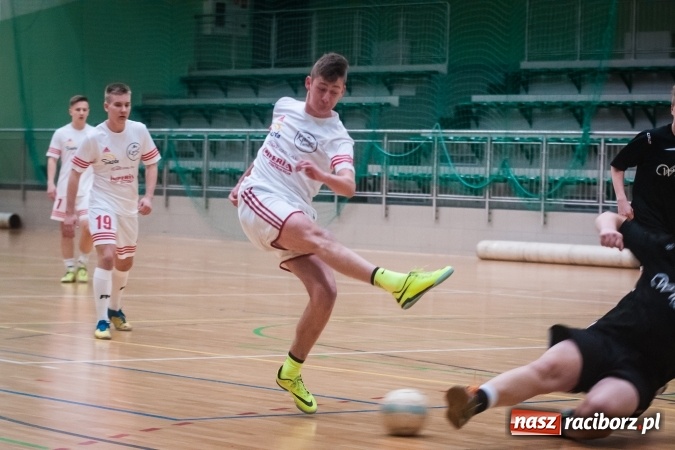 Zdjęcie w galerii na portalu naszraciborz.pl: Willa Wiktoria Brenna nie sprostała Galaktic Football. Zakończenie XVI edycji Halowej Ligi Piłki Nożnej wiadomości z regionu