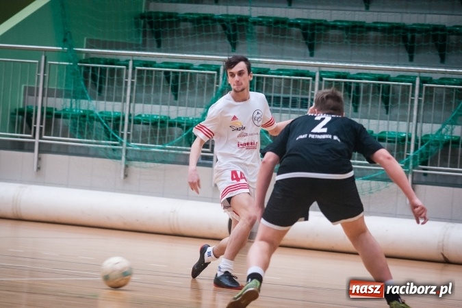 Zdjęcie w galerii na portalu naszraciborz.pl: Willa Wiktoria Brenna nie sprostała Galaktic Football. Zakończenie XVI edycji Halowej Ligi Piłki Nożnej wiadomości z regionu