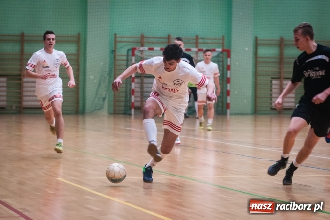 Zdjęcie w galerii na portalu naszraciborz.pl: Willa Wiktoria Brenna nie sprostała Galaktic Football. Zakończenie XVI edycji Halowej Ligi Piłki Nożnej wiadomości z regionu