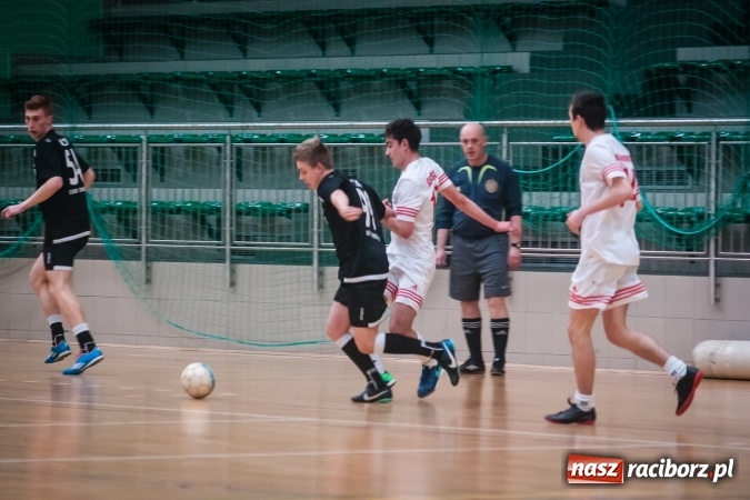 Zdjęcie w galerii na portalu naszraciborz.pl: Willa Wiktoria Brenna nie sprostała Galaktic Football. Zakończenie XVI edycji Halowej Ligi Piłki Nożnej wiadomości z regionu