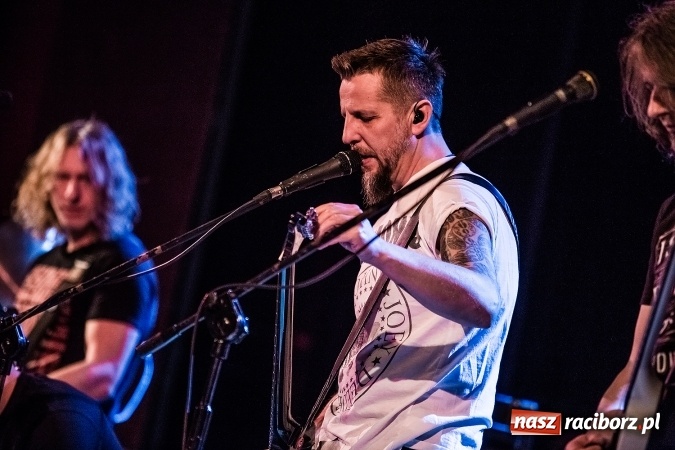 Zdjęcie w galerii na portalu naszraciborz.pl: Tłumy fanów na koncercie Luxtorpedy w RCK wiadomości z regionu