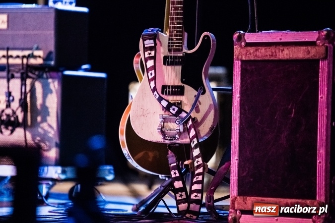 Zdjęcie w galerii na portalu naszraciborz.pl: Tłumy fanów na koncercie Luxtorpedy w RCK wiadomości z regionu