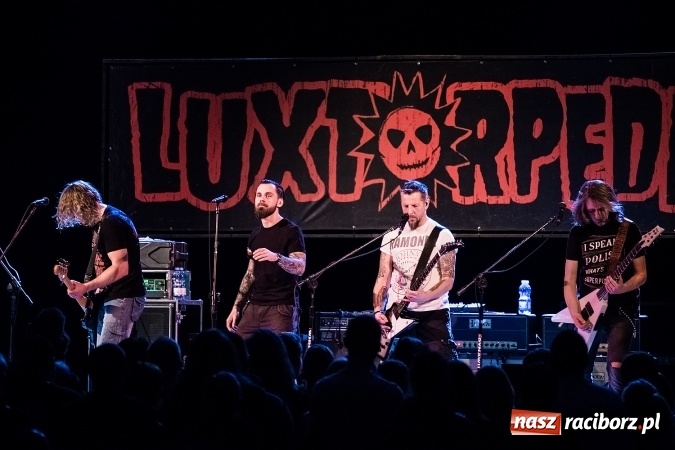 Zdjęcie w galerii na portalu naszraciborz.pl: Tłumy fanów na koncercie Luxtorpedy w RCK wiadomości z regionu