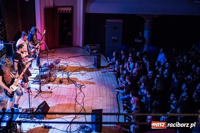 Zdjęcie w galerii na portalu naszraciborz.pl: Tłumy fanów na koncercie Luxtorpedy w RCK wiadomości z regionu