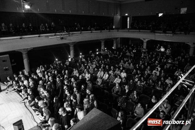 Zdjęcie w galerii na portalu naszraciborz.pl: Tłumy fanów na koncercie Luxtorpedy w RCK wiadomości z regionu