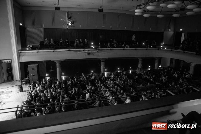 Zdjęcie w galerii na portalu naszraciborz.pl: Tłumy fanów na koncercie Luxtorpedy w RCK wiadomości z regionu