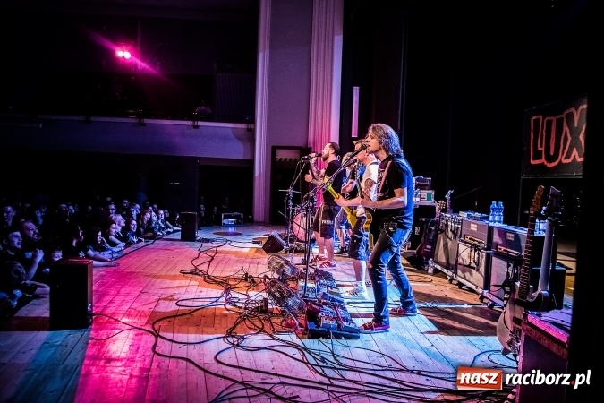 Zdjęcie w galerii na portalu naszraciborz.pl: Tłumy fanów na koncercie Luxtorpedy w RCK wiadomości z regionu