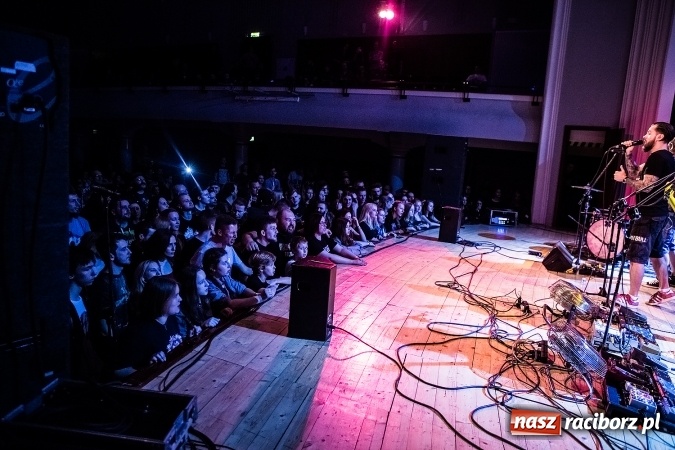 Zdjęcie w galerii na portalu naszraciborz.pl: Tłumy fanów na koncercie Luxtorpedy w RCK wiadomości z regionu