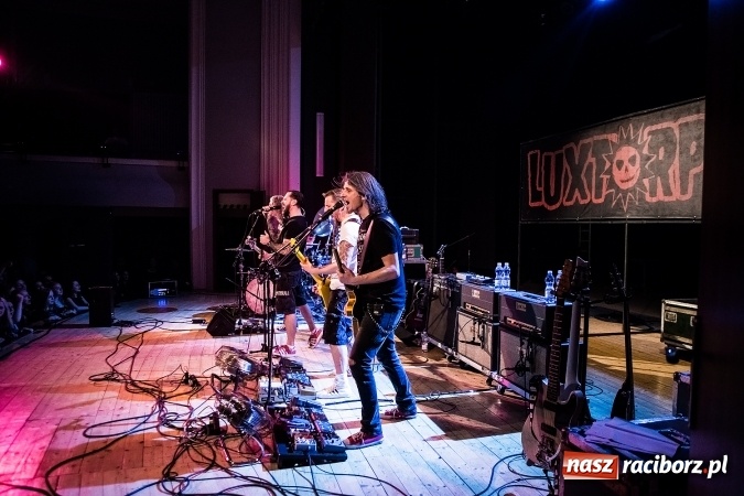Zdjęcie w galerii na portalu naszraciborz.pl: Tłumy fanów na koncercie Luxtorpedy w RCK wiadomości z regionu