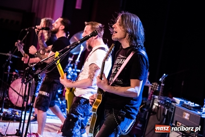 Zdjęcie w galerii na portalu naszraciborz.pl: Tłumy fanów na koncercie Luxtorpedy w RCK wiadomości z regionu