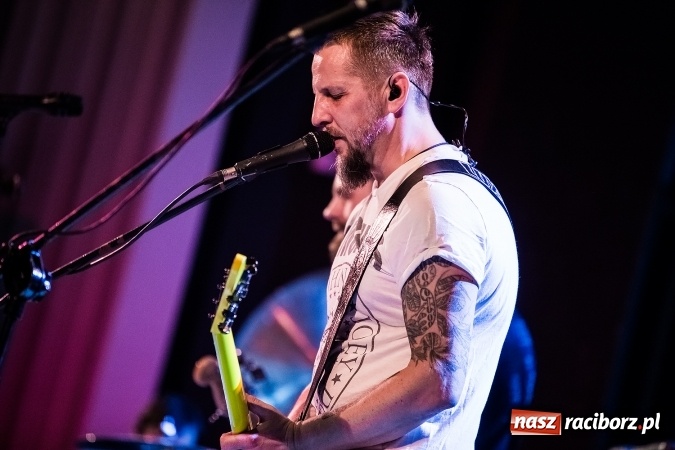 Zdjęcie w galerii na portalu naszraciborz.pl: Tłumy fanów na koncercie Luxtorpedy w RCK wiadomości z regionu