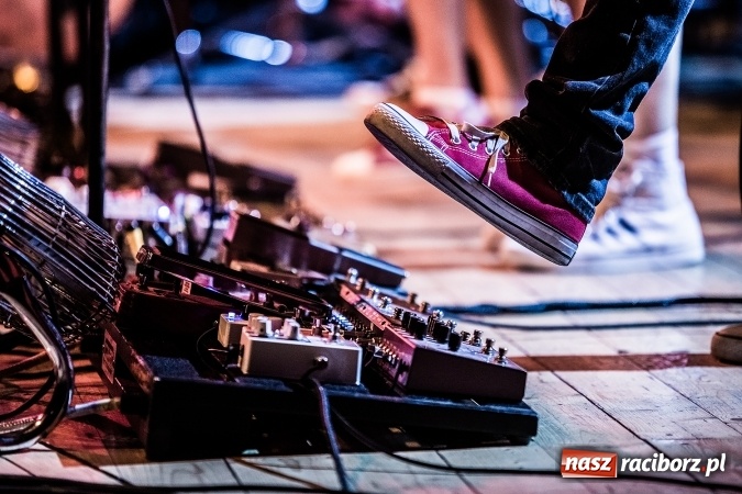 Zdjęcie w galerii na portalu naszraciborz.pl: Tłumy fanów na koncercie Luxtorpedy w RCK wiadomości z regionu