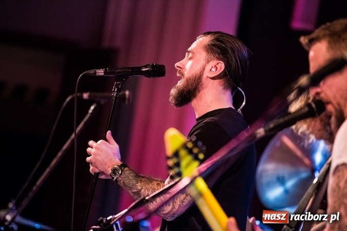 Zdjęcie w galerii na portalu naszraciborz.pl: Tłumy fanów na koncercie Luxtorpedy w RCK wiadomości z regionu