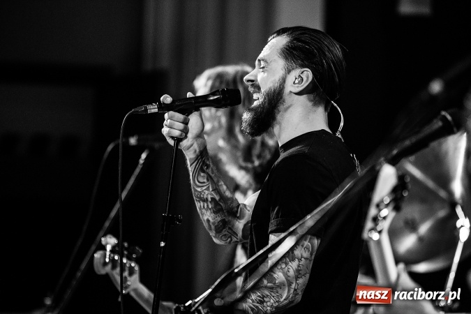 Zdjęcie w galerii na portalu naszraciborz.pl: Tłumy fanów na koncercie Luxtorpedy w RCK wiadomości z regionu