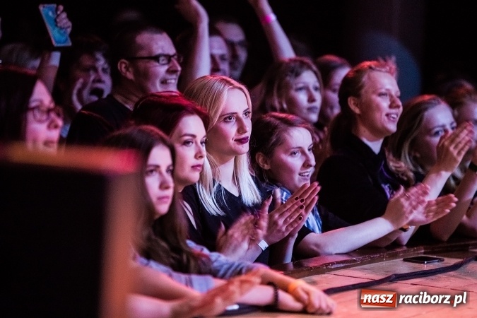 Zdjęcie w galerii na portalu naszraciborz.pl: Tłumy fanów na koncercie Luxtorpedy w RCK wiadomości z regionu