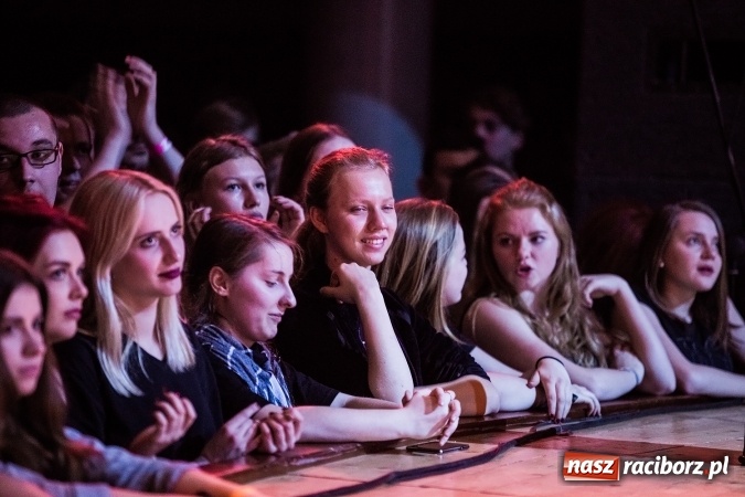 Zdjęcie w galerii na portalu naszraciborz.pl: Tłumy fanów na koncercie Luxtorpedy w RCK wiadomości z regionu