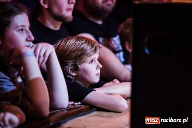 Zdjęcie w galerii na portalu naszraciborz.pl: Tłumy fanów na koncercie Luxtorpedy w RCK wiadomości z regionu