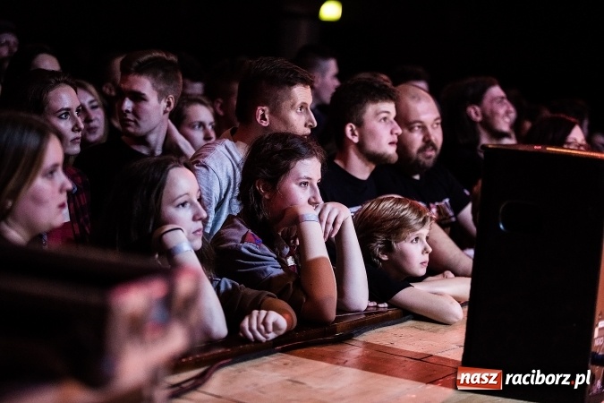 Zdjęcie w galerii na portalu naszraciborz.pl: Tłumy fanów na koncercie Luxtorpedy w RCK wiadomości z regionu