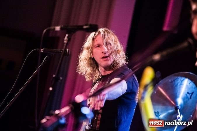 Zdjęcie w galerii na portalu naszraciborz.pl: Tłumy fanów na koncercie Luxtorpedy w RCK wiadomości z regionu