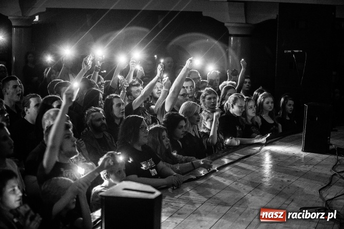 Zdjęcie w galerii na portalu naszraciborz.pl: Tłumy fanów na koncercie Luxtorpedy w RCK wiadomości z regionu