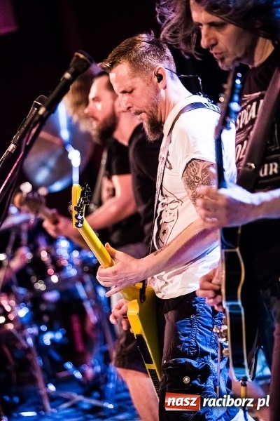 Zdjęcie w galerii na portalu naszraciborz.pl: Tłumy fanów na koncercie Luxtorpedy w RCK wiadomości z regionu
