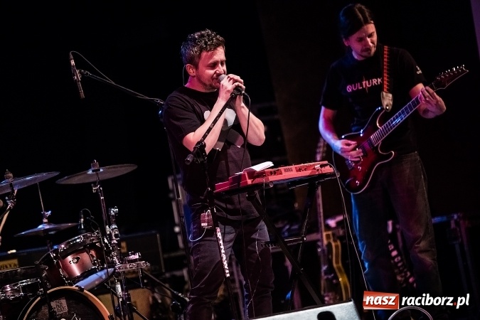 Zdjęcie w galerii na portalu naszraciborz.pl: Tłumy fanów na koncercie Luxtorpedy w RCK wiadomości z regionu