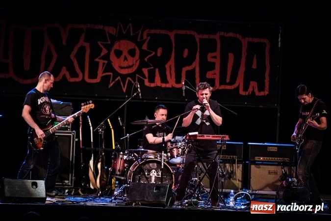 Zdjęcie w galerii na portalu naszraciborz.pl: Tłumy fanów na koncercie Luxtorpedy w RCK wiadomości z regionu