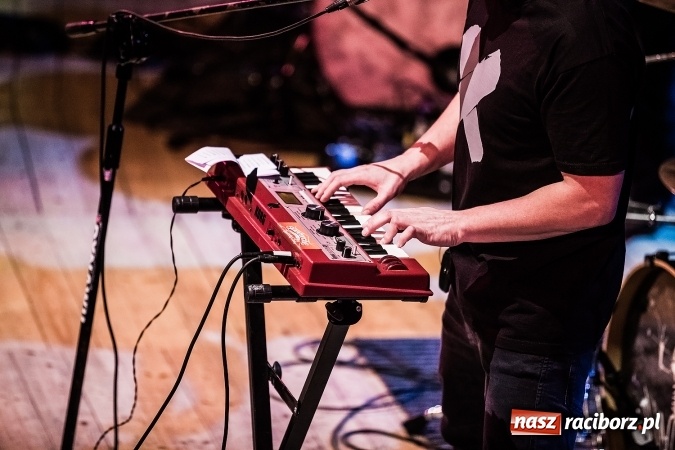 Zdjęcie w galerii na portalu naszraciborz.pl: Tłumy fanów na koncercie Luxtorpedy w RCK wiadomości z regionu