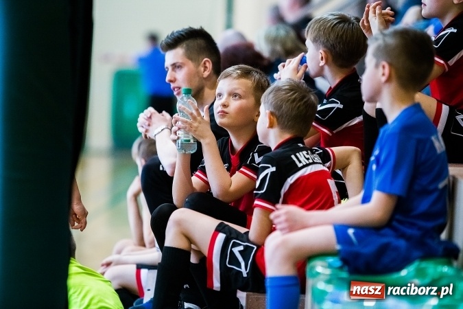 Zdjęcie w galerii na portalu naszraciborz.pl: 14. edycja Powiatowej Halowej Ligi Piłki Nożej Żaków im. Zbigniewa Oszka wiadomości z regionu