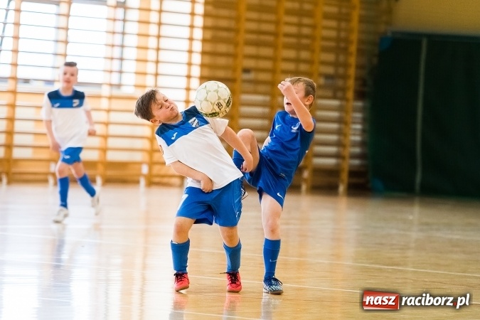 Zdjęcie w galerii na portalu naszraciborz.pl: 14. edycja Powiatowej Halowej Ligi Piłki Nożej Żaków im. Zbigniewa Oszka wiadomości z regionu